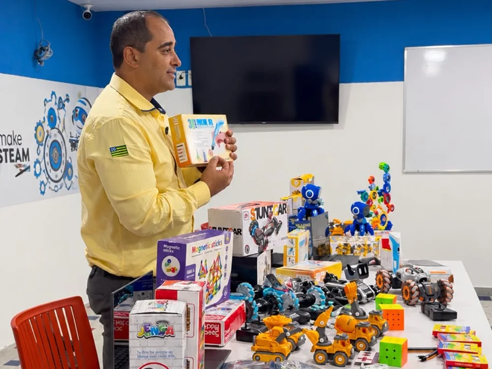 Kits de robótica, programação e tecnologia do Espaço de Tecnologia do Colégio Modelo